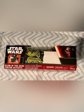 Star Wars Glow In The Dark Poster Activity Set:‎ Posters, Stickers, Markers